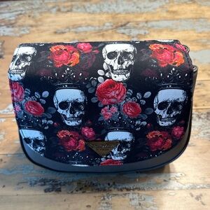 NWOT- Skull & Roses eclipse bag. Never used! Original Top Notch By Design!
